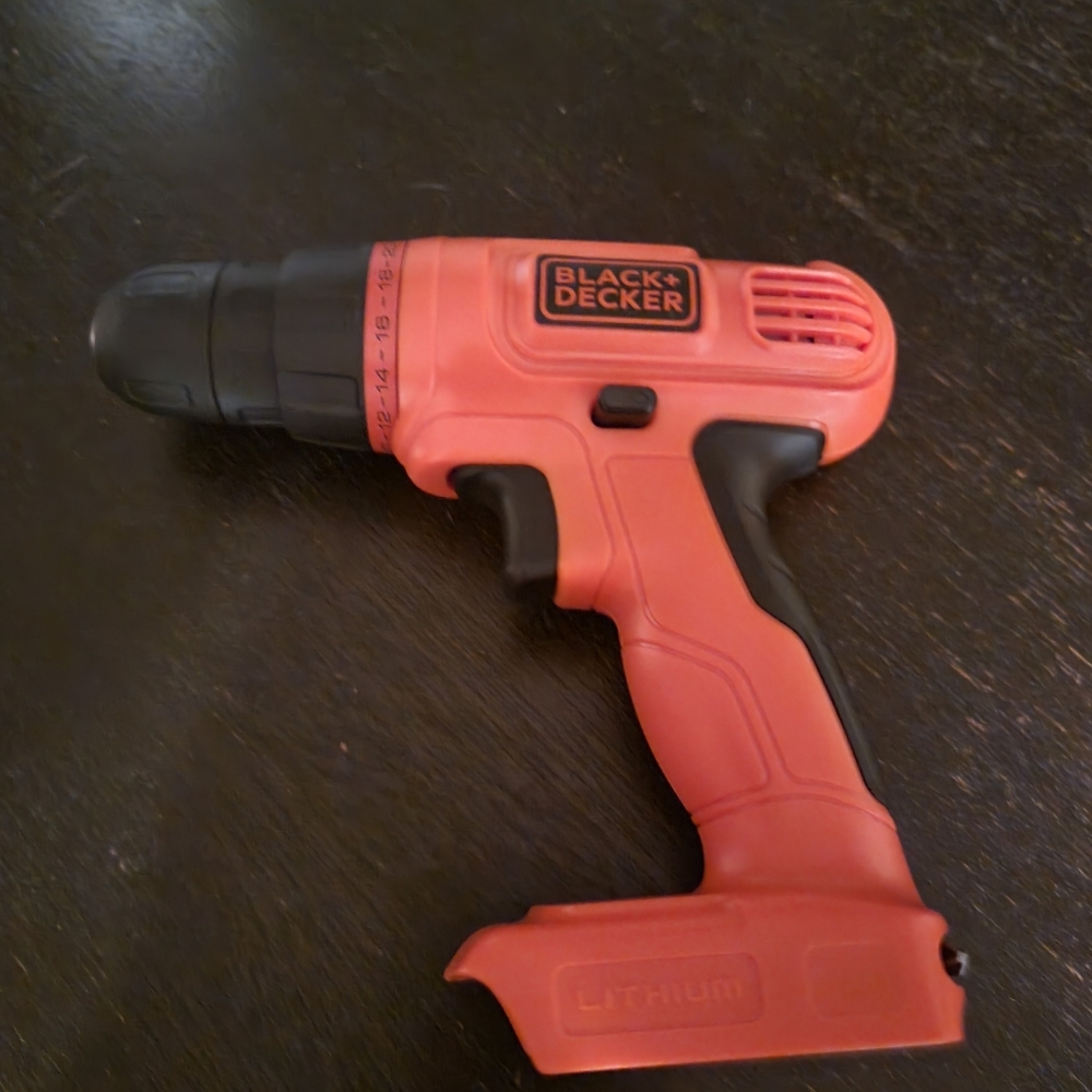 BLACK+DECKER 20V MAX Cordless Drill/Driver (BDCDD120C)